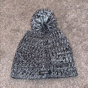 Super cute beanie never worn!